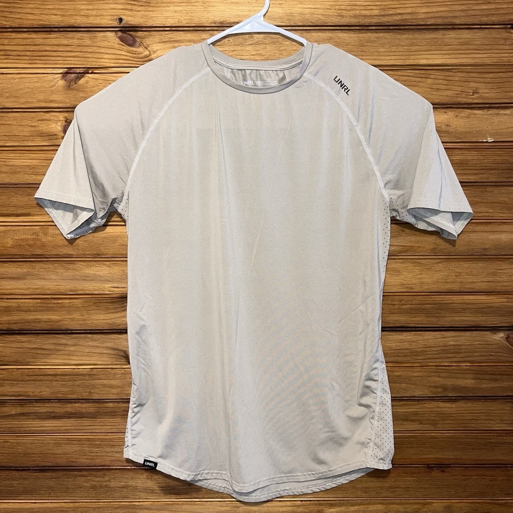 Men’s Short Sleeve Performance Tee in Light Gray